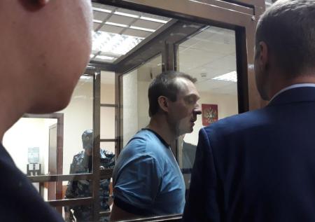 Осуждённого полковника Захарченко застукали за ночным перекусом