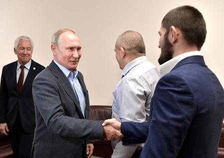 Глава UFC раскрыл, как часто Путин звонил Нурмагомедову