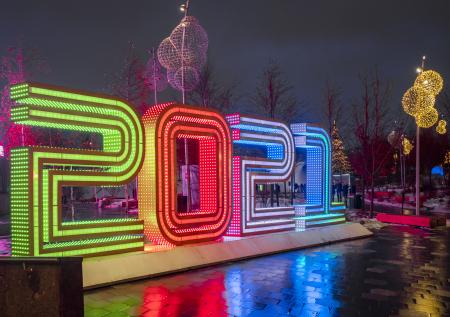 Люди по всему миру с повышенным оптимизмом смотрят на 2021 год
