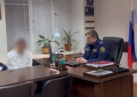 Названы странности в деле россиянки, «щекотавшей» грудь «Родины-матери»