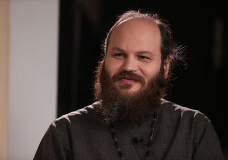 «Раскрывает всю суть гнили»: иерей Островский поблагодарил Дудя за работу