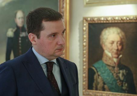 Любой чиновник прежде всего должен уважать людей
