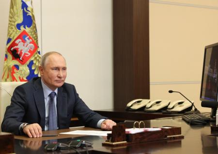 Путин призвал сделать систему соцзащиты более современной