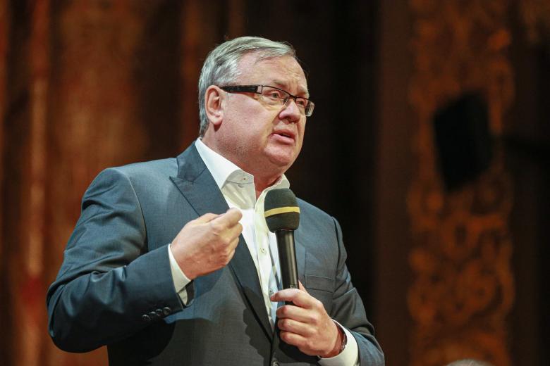 Андрей Костин