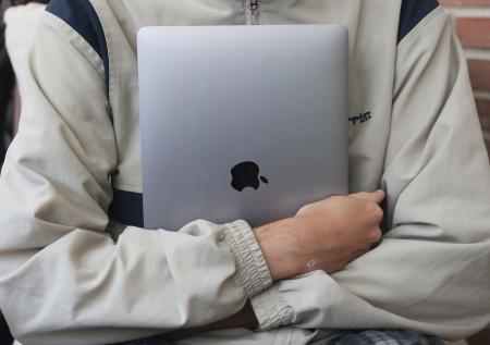Apple выпустит MacBook с сотовой связью