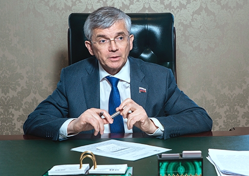 Александр Петров