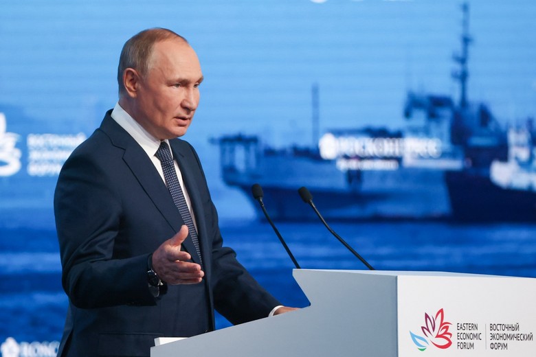 Президент РФ Владимир Путин во время выступления на пленарном заседании Восточного экономического форума — 2022