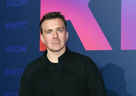 Работа в Риге, молчание об СВО, двое детей: как живет актер Антон Васильев