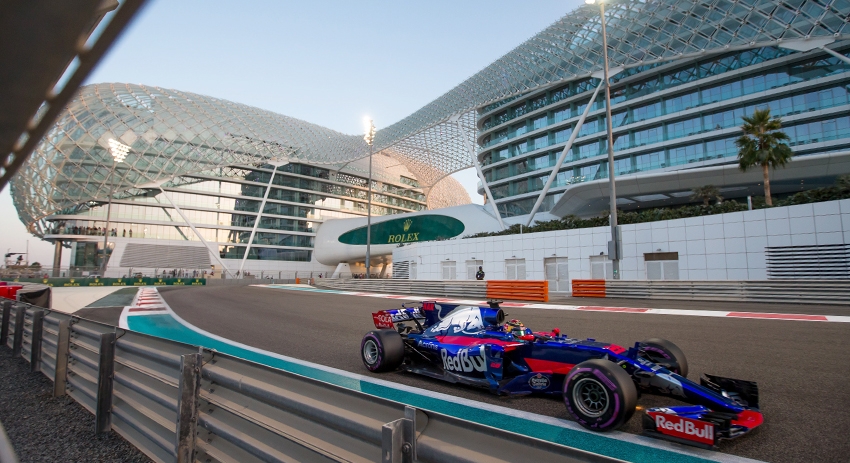 Болид команды Toro Rosso под управлением Брендона Хартли