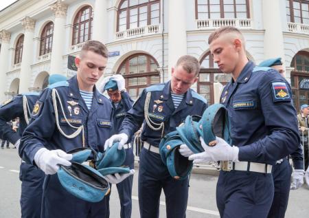 Молились и не купались в фонтанах: как в Москве отметили День ВДВ 