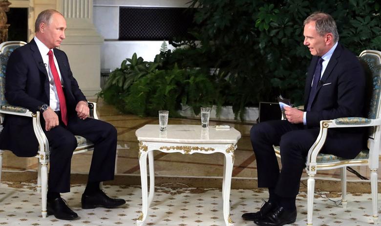 Владимир Путин во время интервью австрийскому телеканалу ORF