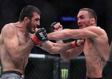 Эмеев потерпел первое поражение в UFC