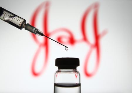 Вакцину Johnson & Johnson одобрил регулятор США 
