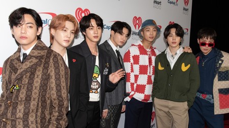 Звезда BTS принес «постыдные» извинения и ворвался в мировые чарты
