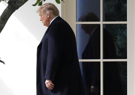 Заразившийся коронавирусом Трамп не передал Пенсу полномочия 