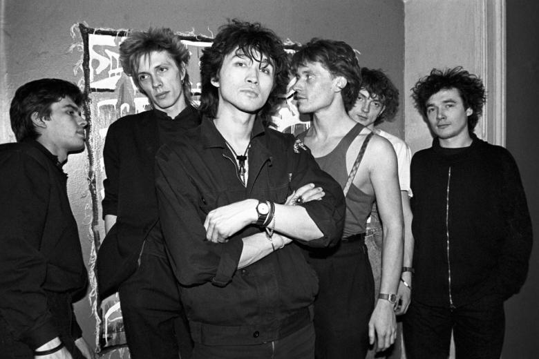 Виктор Цой (на первом плане), 1988