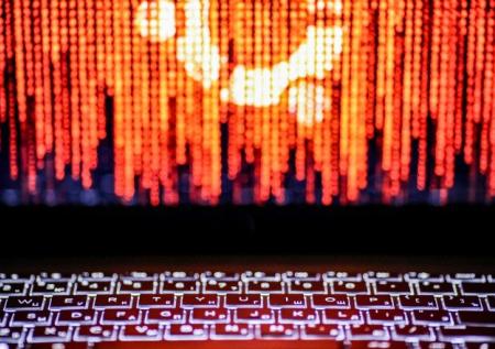 Хакеры из Anonymous объявили РФ «кибервойну»
