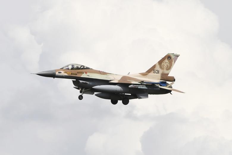 Израильский бомбардировщик F-16