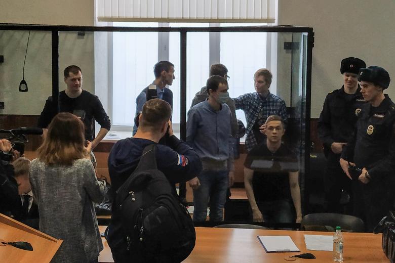 Фигуранты дела террористического сообщества Сеть во время оглашения приговора в Приволжском окружном военном суде