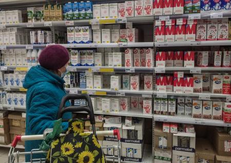 Продукты с истекающим сроком годности предложили отдавать нуждающимся