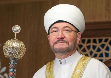 Стало известно о возможном награждении поддержавшего многоженство муфтия