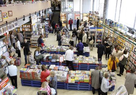 Книжный магазин отказался продавать журнал с Гитлером и Сталиным в фате