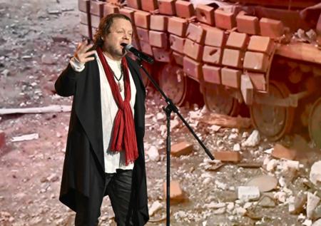 Опубликован клип «На русском обугленном танке» со свиньями в форме ВСУ