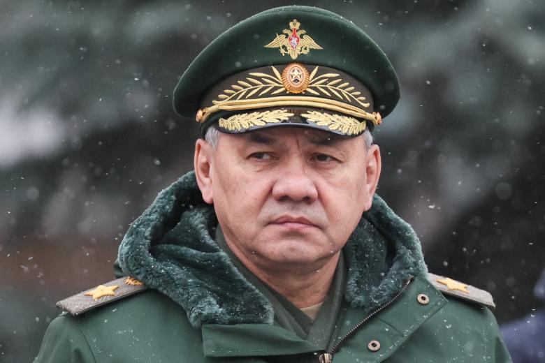 Министр обороны РФ Сергей Шойгу на церемонии открытия памятника погибшему главе МЧС России Евгению Зиничеву