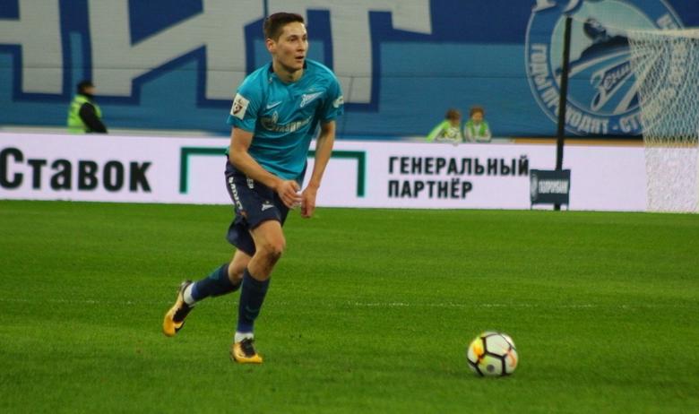 Полузащитник сборной России по футболу Далер Кузяев