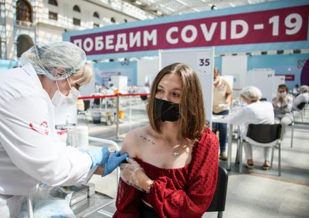 Реаниматолог рассказал, как прекратить пандемию COVID-19