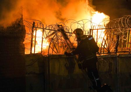 Названа возможная причина пожара на цветочном складе в центре Москвы