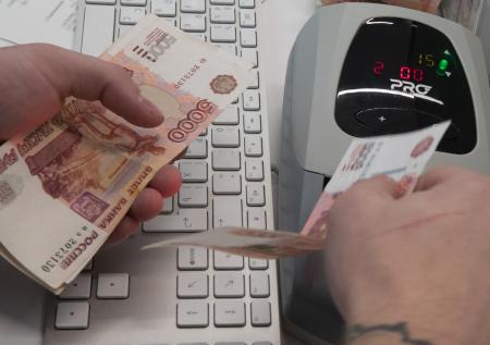 В России усилили контроль за наличными и безналичными операциями