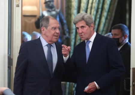 Лавров назвал позитивным сигналом визит Керри в Москву
