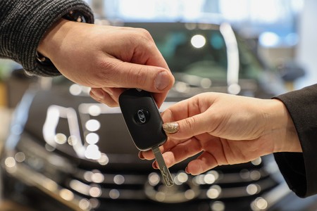 Как купить авто по льготной программе в 2025-м: размер скидки, есть ли Lada