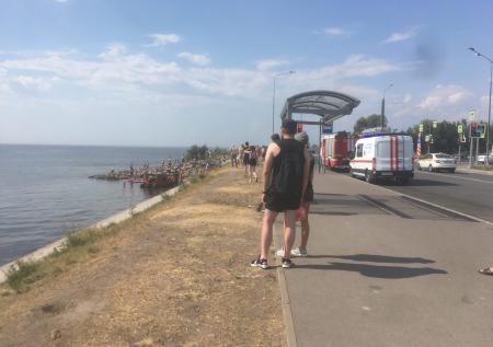 Лодка с пассажирами врезалась в набережную в Петербурге