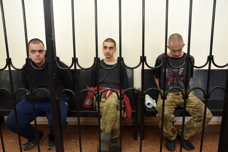 Верховный суд ДНР приговорил к смертной казни подданных Великобритании Шона Пиннера, Эйдена Аслина и марокканца Саадуна Брагима за участие в боевых действиях на стороне Украины в качестве наемников