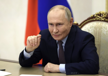 Путин прибыл в Туркмению