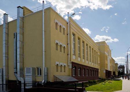 В Новосибирске умер слесарь, попавший в кипяток в подвале лицея