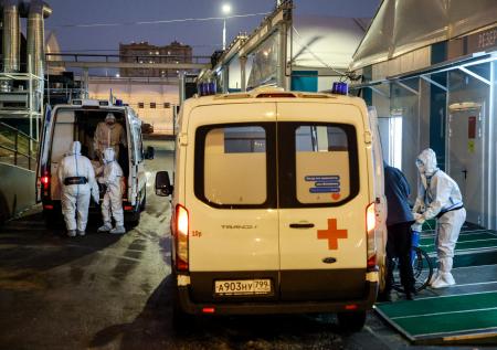 В Москве госпитализируют около двух тысяч пациентов с COVID-19 в сутки