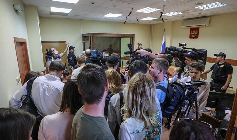 Судебный процесс по делу об убийстве тремя сёстрами Хачатурян своего отца