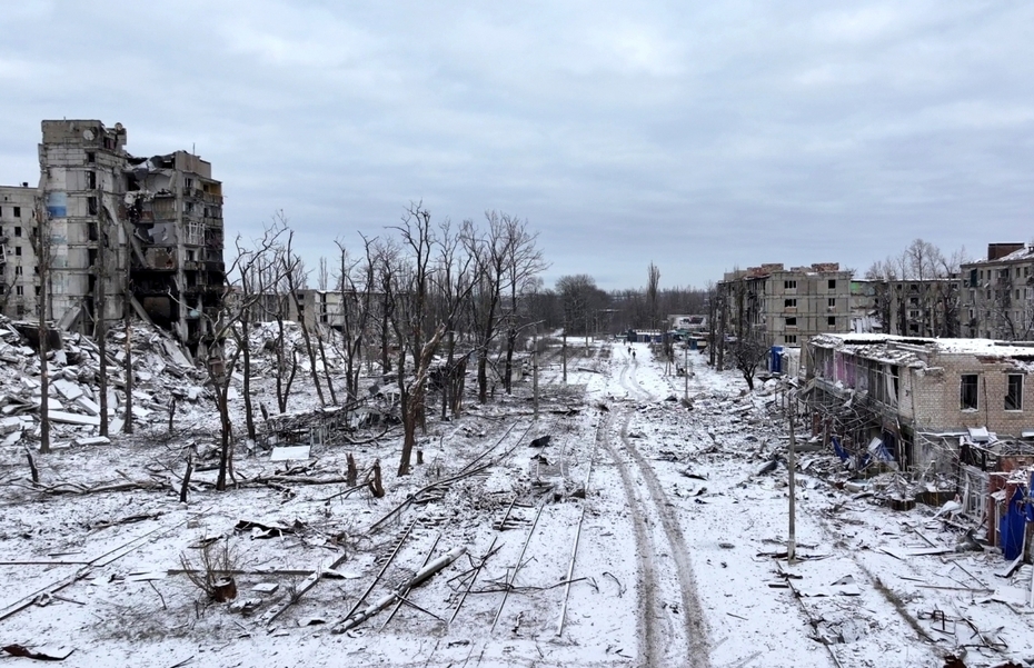 Разрушенные жилые дома на одной из улиц в Авдеевке