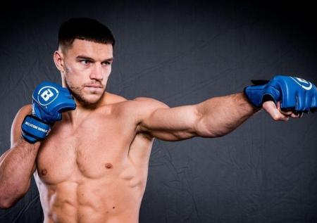 Российский боец Вадим Немков вышел в полуфинал Гран-при Bellator