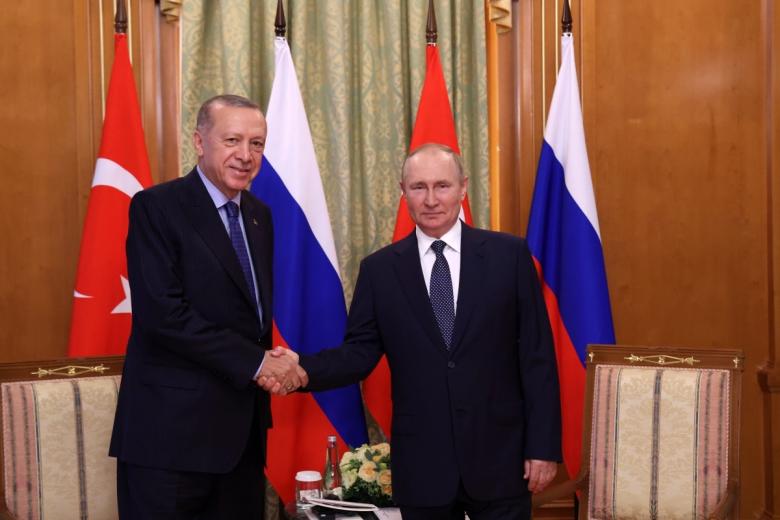 Президент РФ Владимир Путин и президент Турции Реджеп Тайип Эрдоган (слева) во время встречи в Сочи