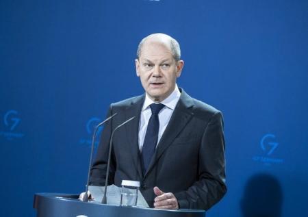 Канцлеру ФРГ Шольцу предложили начать роспуск НАТО
