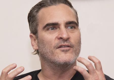 Хоакин Феникс оправдал удаление «лучшей» сцены из «Джокера»