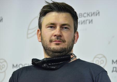 Стало известно, когда Глуховский начал получать зарубежное финансирование
