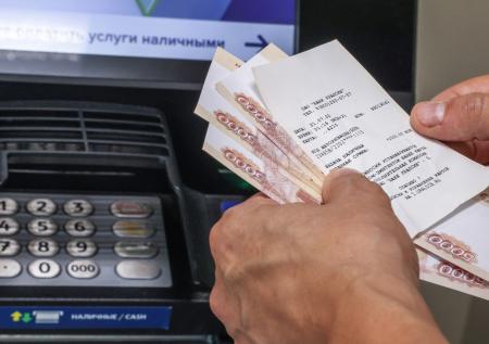 Стало известно, скольким россиянам трудно выплачивать кредиты