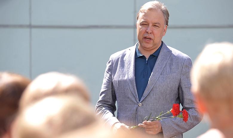 Кандидат в мэры Москвы Вадим Кумин во время встречи с ветеранами депо "Москва-Сортировочная"