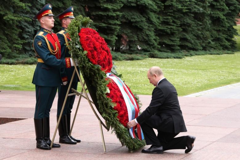 Президент РФ Владимир Путин, возложение венка к Могиле Неизвестного Солдата