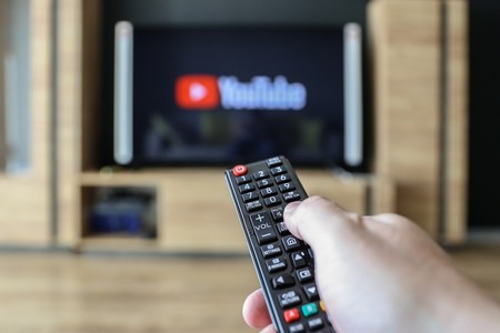 Хинштейн: YouTube не удалил нарушающие законы России материалы